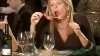 خوبصورت سنہرے بالوں والی کیا ایک دانلود فیلم سینمایی الکسیس سٹرپٹیز حق کرسی پر