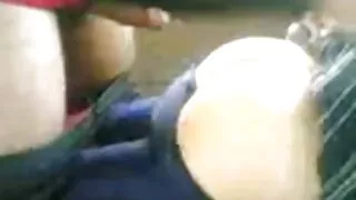 مختصر شارٹس میں لڑکی دھچکا کام کے بعد الکسیس از کون سہ نگل